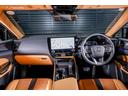 ヘーゼルカラーの上質な内装は使用感が少なく、インパネも目立つ傷や汚れなし。マークレビンソンオーディオや操作系も良好で、上品かつ快適なキャビン空間を保っています。
