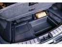 トランクは清潔で目立つ傷や汚れなし。広さも十分で、荷物の出し入れもスムーズ。使用感少なく、収納スペースとして良好な状態を保っています。