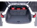 トランクは清潔で目立つ傷や汚れなし。広さも十分で、荷物の出し入れもスムーズ。使用感少なく、収納スペースとして良好な状態を保っています。