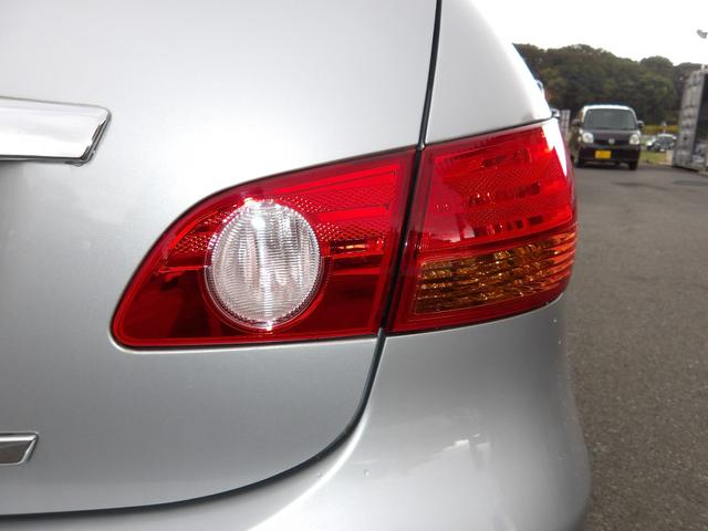 ブルーバードシルフィ ２０Ｍ　車検２年付き　メモリーナビ　ＣＤ　ＤＶＤ　フルセグＴＶ　Ｂｌｕｅｔｏｏｔｈ　ＥＴＣ　スマートキー（31枚目）