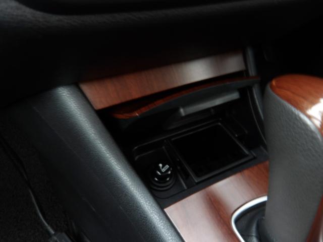 ブルーバードシルフィ ２０Ｍ　車検２年付き　メモリーナビ　ＣＤ　ＤＶＤ　フルセグＴＶ　Ｂｌｕｅｔｏｏｔｈ　ＥＴＣ　スマートキー（50枚目）