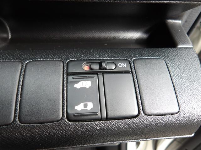 ステップワゴンスパーダ Ｓ　電動スライドドア　ＨＤＤナビ／ＣＤ／ＤＶＤ／ＭＳＶ／フルセグＴＶ　バックカメラ　ＥＴＣ　スマートキー　　セキュリティ　パドルシフト（17枚目）