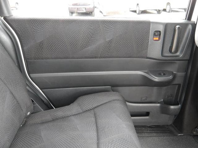 ステップワゴンスパーダ Ｓ　電動スライドドア　ＨＤＤナビ／ＣＤ／ＤＶＤ／ＭＳＶ／フルセグＴＶ　バックカメラ　ＥＴＣ　スマートキー　　セキュリティ　パドルシフト（44枚目）