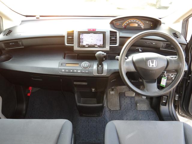 フリード G Lパッケージ 車検2年付き 8人乗り 電動スライドドア メモリーナビ/CD/DVD/Bluetooth/フルセグTV バックカメラ ETC(13枚目)