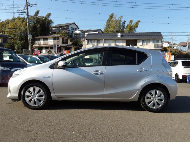 アクア Ｓ　メモリーナビ　ＣＤ　Ｂｌｕｅｔｏｏｔｈ　地デジ　ＥＴＣ　スマートキー　プッシュスタート　セキュリティ　横滑り防止（8枚目）