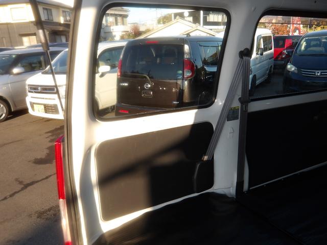 サンバーバン ＶＢ　車検２年付き　５速マニュアル車　エアコン　パワステ（27枚目）
