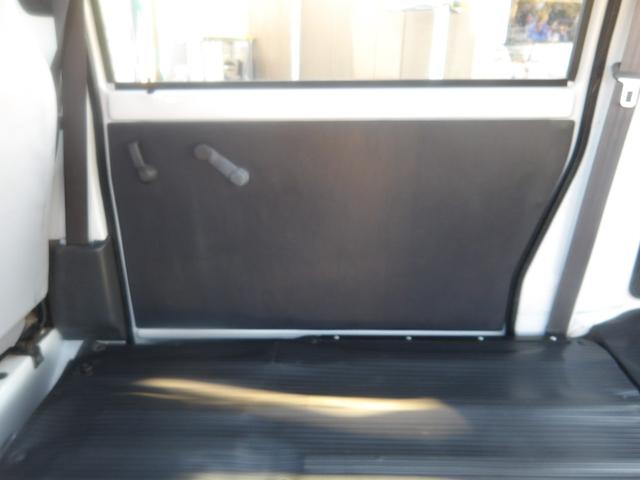 サンバーバン ＶＢ　車検２年付き　５速マニュアル車　エアコン　パワステ（31枚目）