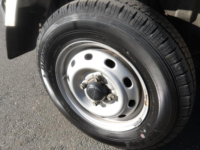 サンバートラック ＴＢ　５速マニュアル車　エアコン　パワステ　エアバッグ（32枚目）