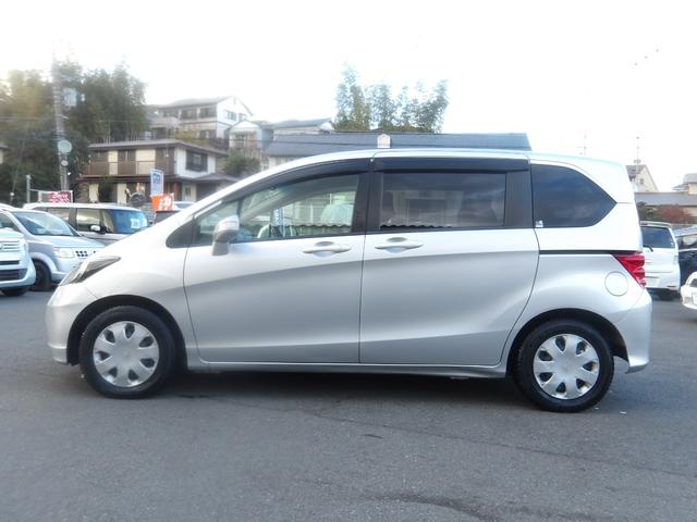 フリード Ｇ　ジャストセレクション　８人乗り　車検２年付き　ＨＤＤナビ／ＣＤ／ＤＶＤ／ＭＳＶ／ワンセグ　バックカメラ　ＥＴＣ　電動スライドドア　キーレスキー（7枚目）