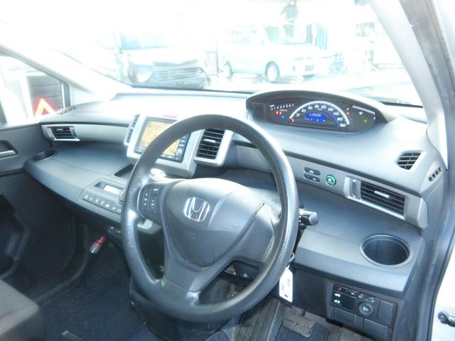 フリード Ｇ　ジャストセレクション　８人乗り　車検２年付き　ＨＤＤナビ／ＣＤ／ＤＶＤ／ＭＳＶ／ワンセグ　バックカメラ　ＥＴＣ　電動スライドドア　キーレスキー（13枚目）