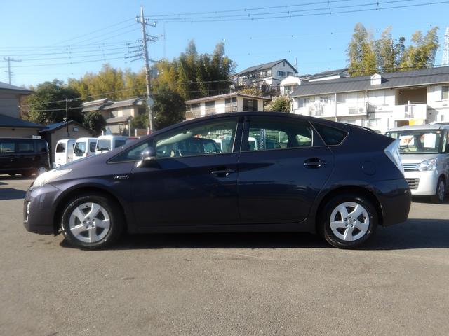 プリウス Ｓ　ＬＥＤエディション　ＳＤナビ／ＣＤ／ＡＵＸ／ワンセグＴＶ　バックカメラ　ＥＴＣ　スマートキー　プッシュスタート　セキュリティ　ＬＥＤオートヘッドライト　フォグライト（7枚目）