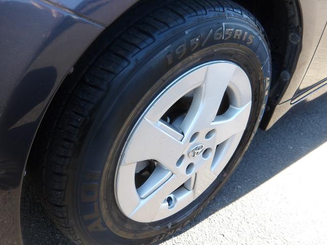 プリウス Ｓ　ＬＥＤエディション　ＳＤナビ／ＣＤ／ＡＵＸ／ワンセグＴＶ　バックカメラ　ＥＴＣ　スマートキー　プッシュスタート　セキュリティ　ＬＥＤオートヘッドライト　フォグライト（11枚目）