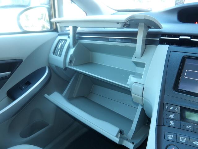 プリウス Ｓ　ＬＥＤエディション　ＳＤナビ／ＣＤ／ＡＵＸ／ワンセグＴＶ　バックカメラ　ＥＴＣ　スマートキー　プッシュスタート　セキュリティ　ＬＥＤオートヘッドライト　フォグライト（27枚目）