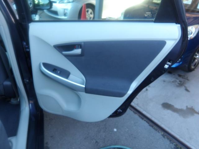 プリウス Ｓ　ＬＥＤエディション　ＳＤナビ／ＣＤ／ＡＵＸ／ワンセグＴＶ　バックカメラ　ＥＴＣ　スマートキー　プッシュスタート　セキュリティ　ＬＥＤオートヘッドライト　フォグライト（68枚目）