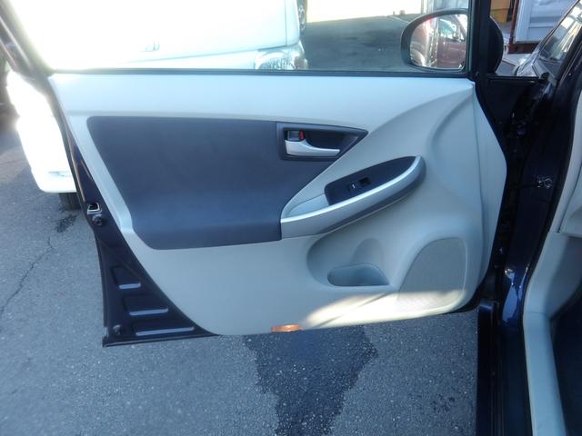 プリウス Ｓ　ＬＥＤエディション　ＳＤナビ／ＣＤ／ＡＵＸ／ワンセグＴＶ　バックカメラ　ＥＴＣ　スマートキー　プッシュスタート　セキュリティ　ＬＥＤオートヘッドライト　フォグライト（69枚目）