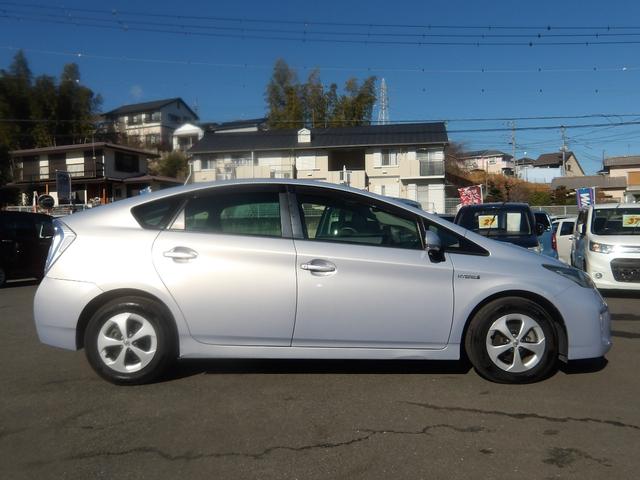 プリウス S 車検2年付き 後期モデル SDナビ/CD/DVD/Bluetooth/フルセグTV バックカメラ ETC スマートキー プッシュスタート セキュリティ(8枚目)