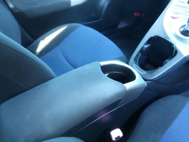 プリウス S 車検2年付き 後期モデル SDナビ/CD/DVD/Bluetooth/フルセグTV バックカメラ ETC スマートキー プッシュスタート セキュリティ(27枚目)