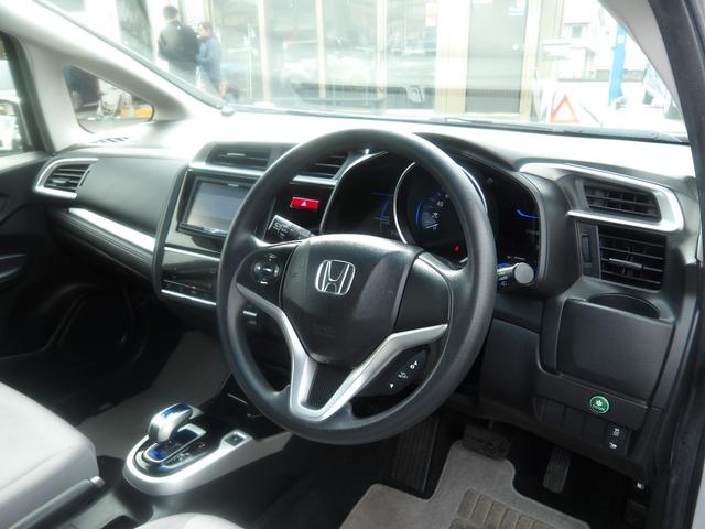 フィットハイブリッド Ｆパッケージ　車検２年付き　ＨＤＤナビ／ＣＤ／ＤＶＤ／Ｂｌｕｅｔｏｏｔｈ／ＭＳＶ／フルセグＴＶ　バックカメラ　ＥＴＣ　ブレーキサポート　横滑り防止　スマートキー　プッシュスタート（13枚目）