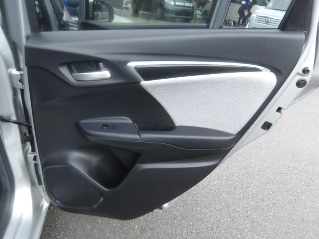 フィットハイブリッド Ｆパッケージ　車検２年付き　ＨＤＤナビ／ＣＤ／ＤＶＤ／Ｂｌｕｅｔｏｏｔｈ／ＭＳＶ／フルセグＴＶ　バックカメラ　ＥＴＣ　ブレーキサポート　横滑り防止　スマートキー　プッシュスタート（55枚目）