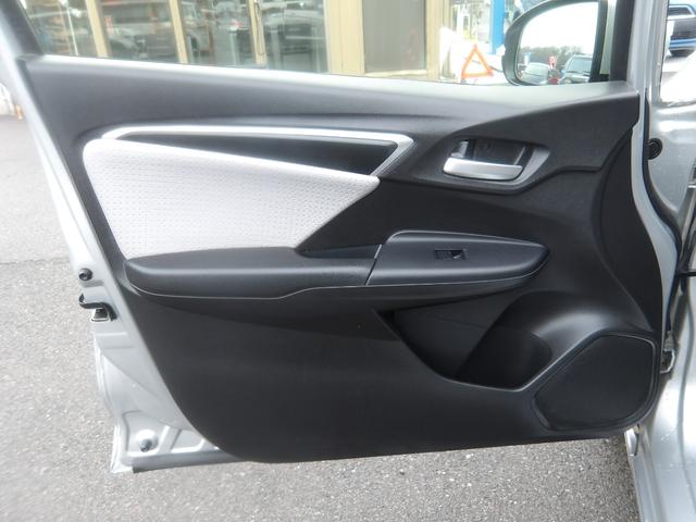 フィットハイブリッド Ｆパッケージ　車検２年付き　ＨＤＤナビ／ＣＤ／ＤＶＤ／Ｂｌｕｅｔｏｏｔｈ／ＭＳＶ／フルセグＴＶ　バックカメラ　ＥＴＣ　ブレーキサポート　横滑り防止　スマートキー　プッシュスタート（56枚目）