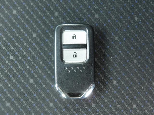 フィットハイブリッド Ｆパッケージ　車検２年付き　ＨＤＤナビ／ＣＤ／ＤＶＤ／Ｂｌｕｅｔｏｏｔｈ／ＭＳＶ／フルセグＴＶ　バックカメラ　ＥＴＣ　ブレーキサポート　横滑り防止　スマートキー　プッシュスタート（58枚目）