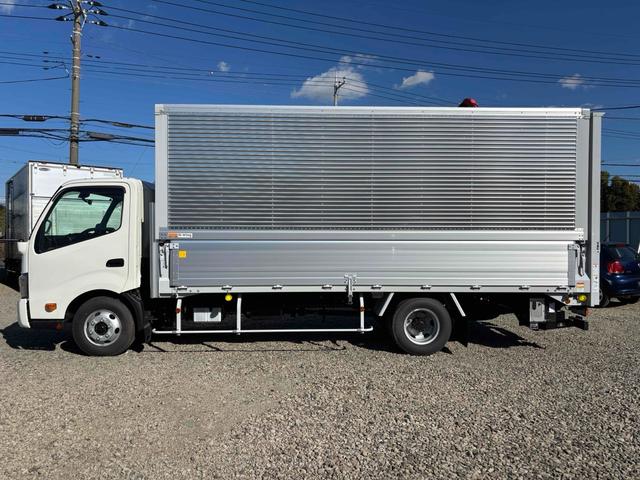 デュトロ 超ロング全低床ターボ 3t ワイド幅 超ロング ウィング 跳ね上げゲート MT LED バックカメラ スマートキー アイドリングストップ 電動格納ミラー ESC エアコン ミュージックプレイヤー接続可(2枚目)