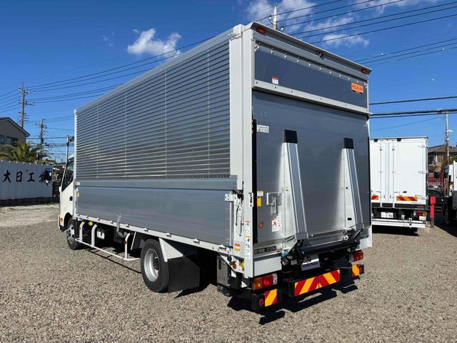 デュトロ 超ロング全低床ターボ 3t ワイド幅 超ロング ウィング 跳ね上げゲート MT LED バックカメラ スマートキー アイドリングストップ 電動格納ミラー ESC エアコン ミュージックプレイヤー接続可(3枚目)