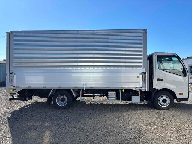 デュトロ 超ロング全低床ターボ 3t ワイド幅 超ロング ウィング 跳ね上げゲート MT LED バックカメラ スマートキー アイドリングストップ 電動格納ミラー ESC エアコン ミュージックプレイヤー接続可(6枚目)