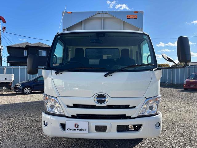 デュトロ 超ロング全低床ターボ 3t ワイド幅 超ロング ウィング 跳ね上げゲート MT LED バックカメラ スマートキー アイドリングストップ 電動格納ミラー ESC エアコン ミュージックプレイヤー接続可(8枚目)