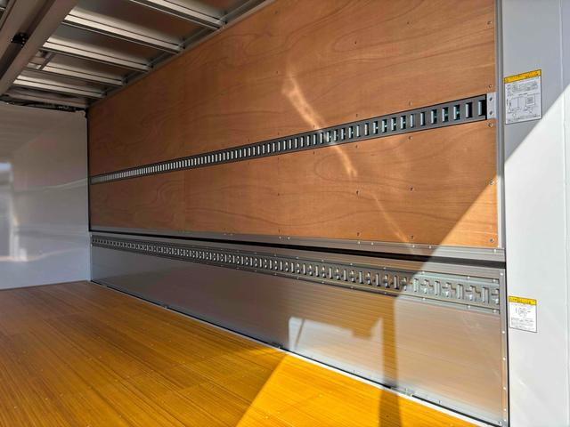 デュトロ 超ロング全低床ターボ 3t ワイド幅 超ロング ウィング 跳ね上げゲート MT LED バックカメラ スマートキー アイドリングストップ 電動格納ミラー ESC エアコン ミュージックプレイヤー接続可(10枚目)