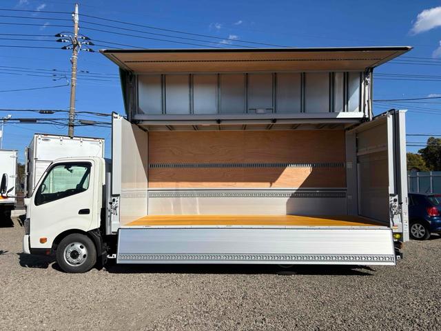 デュトロ 超ロング全低床ターボ 3t ワイド幅 超ロング ウィング 跳ね上げゲート MT LED バックカメラ スマートキー アイドリングストップ 電動格納ミラー ESC エアコン ミュージックプレイヤー接続可(13枚目)