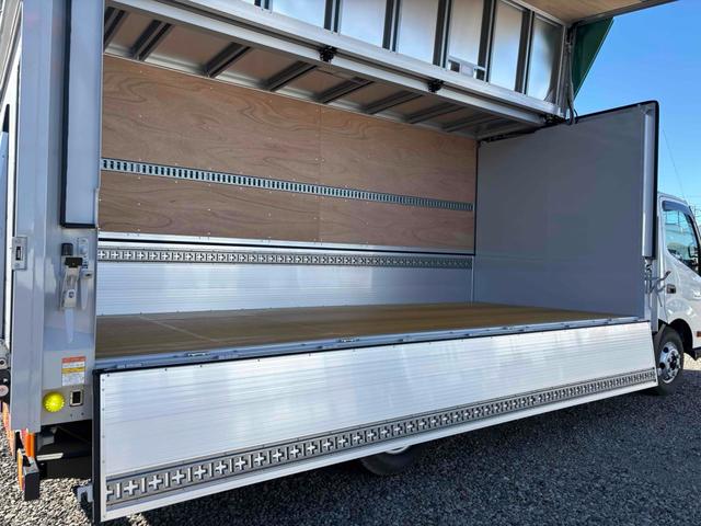 デュトロ 超ロング全低床ターボ 3t ワイド幅 超ロング ウィング 跳ね上げゲート MT LED バックカメラ スマートキー アイドリングストップ 電動格納ミラー ESC エアコン ミュージックプレイヤー接続可(17枚目)
