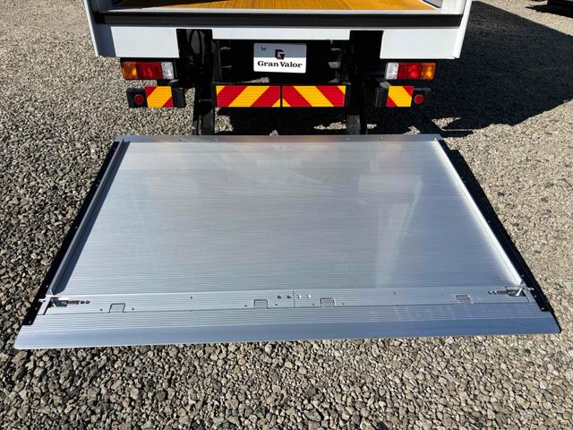 デュトロ 超ロング全低床ターボ 3t ワイド幅 超ロング ウィング 跳ね上げゲート MT LED バックカメラ スマートキー アイドリングストップ 電動格納ミラー ESC エアコン ミュージックプレイヤー接続可(19枚目)