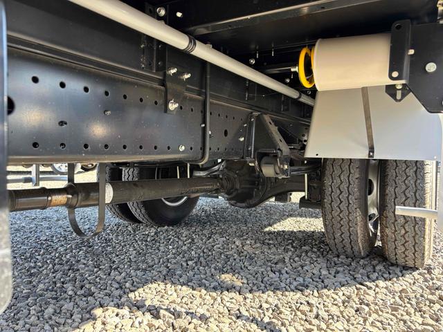 デュトロ 超ロング全低床ターボ 3t ワイド幅 超ロング ウィング 跳ね上げゲート MT LED バックカメラ スマートキー アイドリングストップ 電動格納ミラー ESC エアコン ミュージックプレイヤー接続可(22枚目)