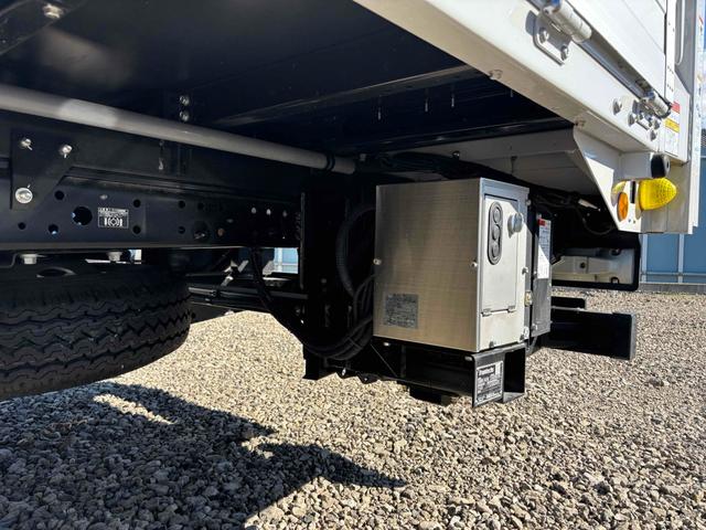 デュトロ 超ロング全低床ターボ 3t ワイド幅 超ロング ウィング 跳ね上げゲート MT LED バックカメラ スマートキー アイドリングストップ 電動格納ミラー ESC エアコン ミュージックプレイヤー接続可(23枚目)