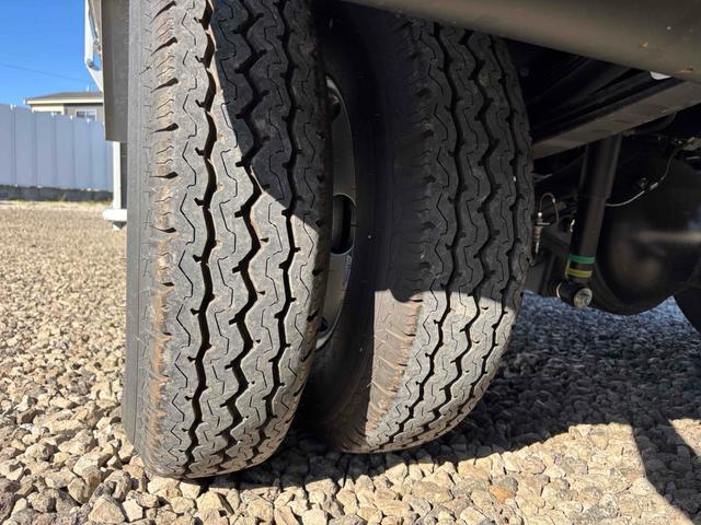 デュトロ 超ロング全低床ターボ 3t ワイド幅 超ロング ウィング 跳ね上げゲート MT LED バックカメラ スマートキー アイドリングストップ 電動格納ミラー ESC エアコン ミュージックプレイヤー接続可(26枚目)