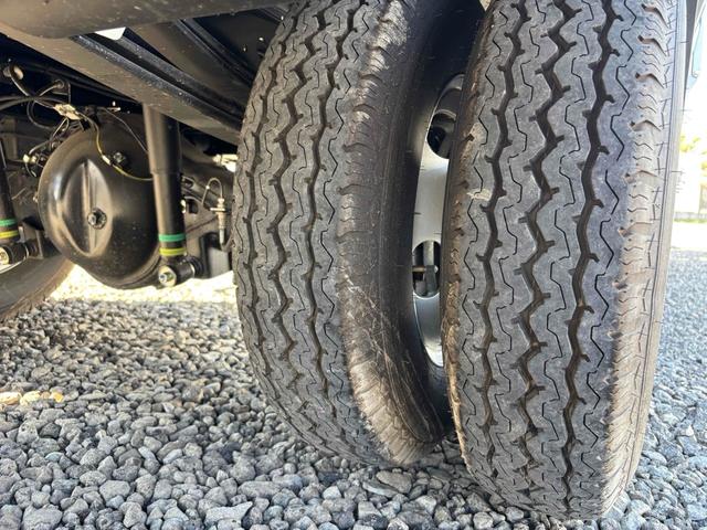 デュトロ 超ロング全低床ターボ 3t ワイド幅 超ロング ウィング 跳ね上げゲート MT LED バックカメラ スマートキー アイドリングストップ 電動格納ミラー ESC エアコン ミュージックプレイヤー接続可(27枚目)