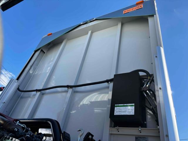 デュトロ 超ロング全低床ターボ 3t ワイド幅 超ロング ウィング 跳ね上げゲート MT LED バックカメラ スマートキー アイドリングストップ 電動格納ミラー ESC エアコン ミュージックプレイヤー接続可(39枚目)