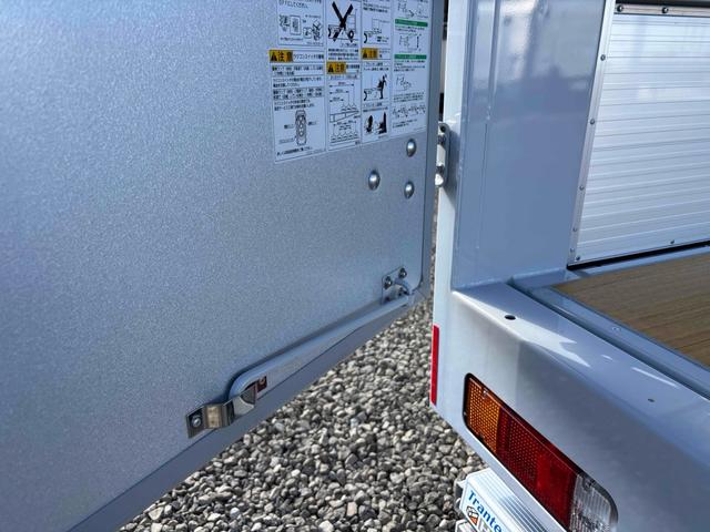 デュトロ 超ロング全低床ターボ 3t ワイド幅 超ロング ウィング 格納ゲート MT バックカメラ スマートキー アイドリングストップ 電動格納ミラー ESC エアコン パワーウィンドウ USB(24枚目)