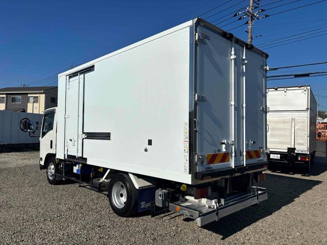 エルフトラック 3t ワイド幅 ロング 低温冷凍車 加温機能付き 格納ゲート スタンバイ付き 床縞板 サイド扉 MT ETC バックカメラ 電動格納ミラー エアコン(3枚目)