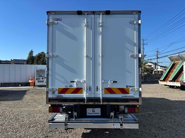 エルフトラック 3t ワイド幅 ロング 低温冷凍車 加温機能付き 格納ゲート スタンバイ付き 床縞板 サイド扉 MT ETC バックカメラ 電動格納ミラー エアコン(4枚目)