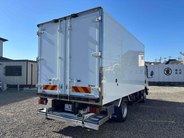 エルフトラック 3t ワイド幅 ロング 低温冷凍車 加温機能付き 格納ゲート スタンバイ付き 床縞板 サイド扉 MT ETC バックカメラ 電動格納ミラー エアコン(5枚目)