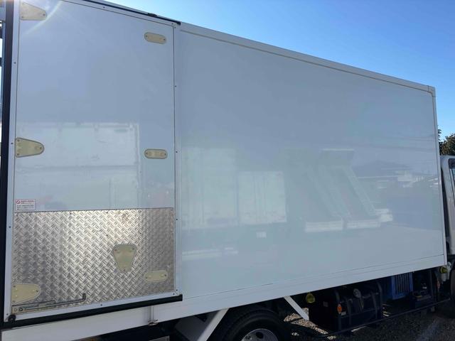 エルフトラック 3t ワイド幅 ロング 低温冷凍車 加温機能付き 格納ゲート スタンバイ付き 床縞板 サイド扉 MT ETC バックカメラ 電動格納ミラー エアコン(16枚目)