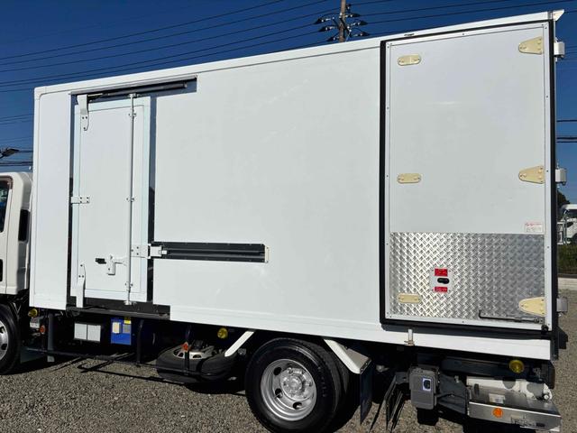 エルフトラック 3t ワイド幅 ロング 低温冷凍車 加温機能付き 格納ゲート スタンバイ付き 床縞板 サイド扉 MT ETC バックカメラ 電動格納ミラー エアコン(17枚目)