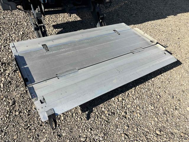 エルフトラック 3t ワイド幅 ロング 低温冷凍車 加温機能付き 格納ゲート スタンバイ付き 床縞板 サイド扉 MT ETC バックカメラ 電動格納ミラー エアコン(19枚目)