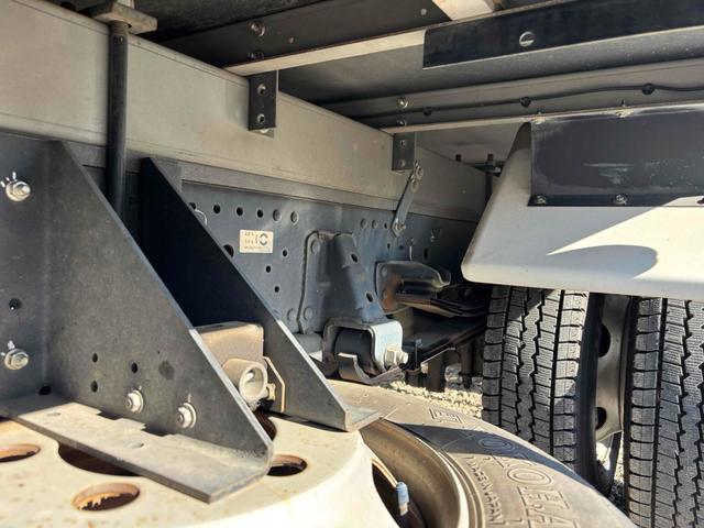 エルフトラック 3t ワイド幅 ロング 低温冷凍車 加温機能付き 格納ゲート スタンバイ付き 床縞板 サイド扉 MT ETC バックカメラ 電動格納ミラー エアコン(22枚目)