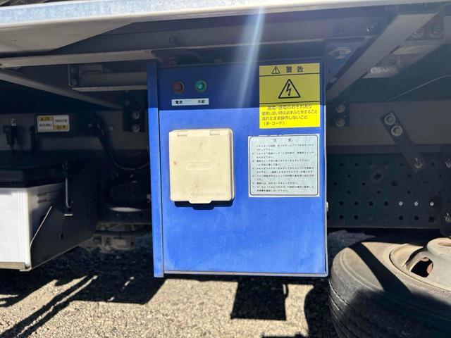 エルフトラック 3t ワイド幅 ロング 低温冷凍車 加温機能付き 格納ゲート スタンバイ付き 床縞板 サイド扉 MT ETC バックカメラ 電動格納ミラー エアコン(24枚目)