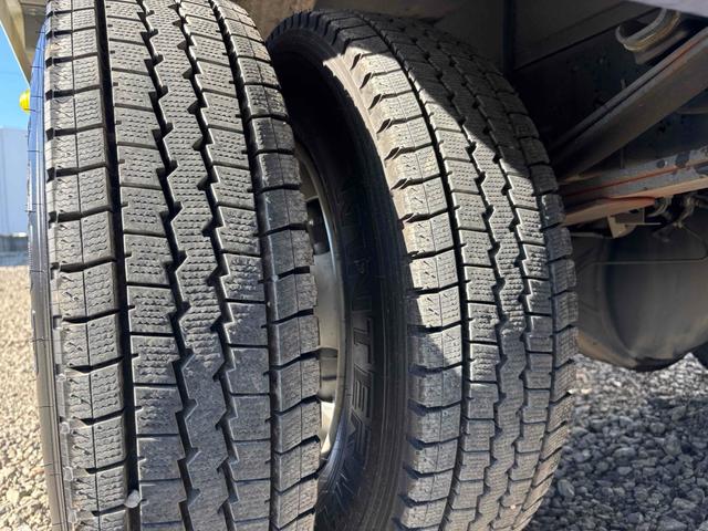 エルフトラック 3t ワイド幅 ロング 低温冷凍車 加温機能付き 格納ゲート スタンバイ付き 床縞板 サイド扉 MT ETC バックカメラ 電動格納ミラー エアコン(25枚目)