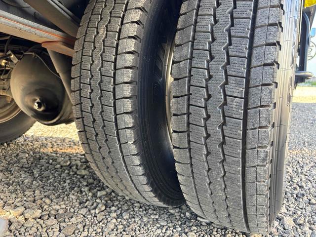 エルフトラック 3t ワイド幅 ロング 低温冷凍車 加温機能付き 格納ゲート スタンバイ付き 床縞板 サイド扉 MT ETC バックカメラ 電動格納ミラー エアコン(26枚目)