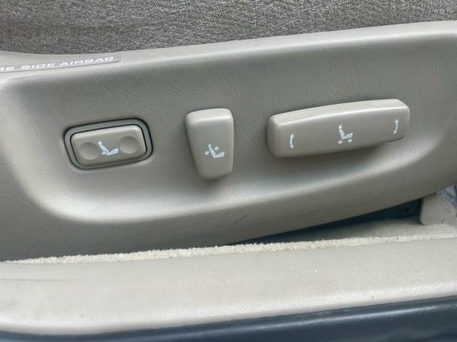 プログレ NC250 ウォールナットパッケージ 名車!プログレ入庫♪♪♪ETCもついていて高速道路もストレスフリー♪年代を感じさせないパワフルな走りも健在です!!!(28枚目)